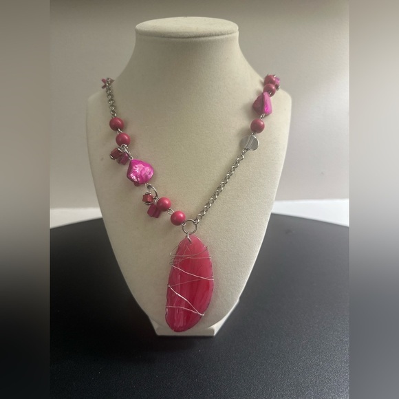 unbranded Jewelry - Vibrant Pink Stone Necklace with Wire Wrap